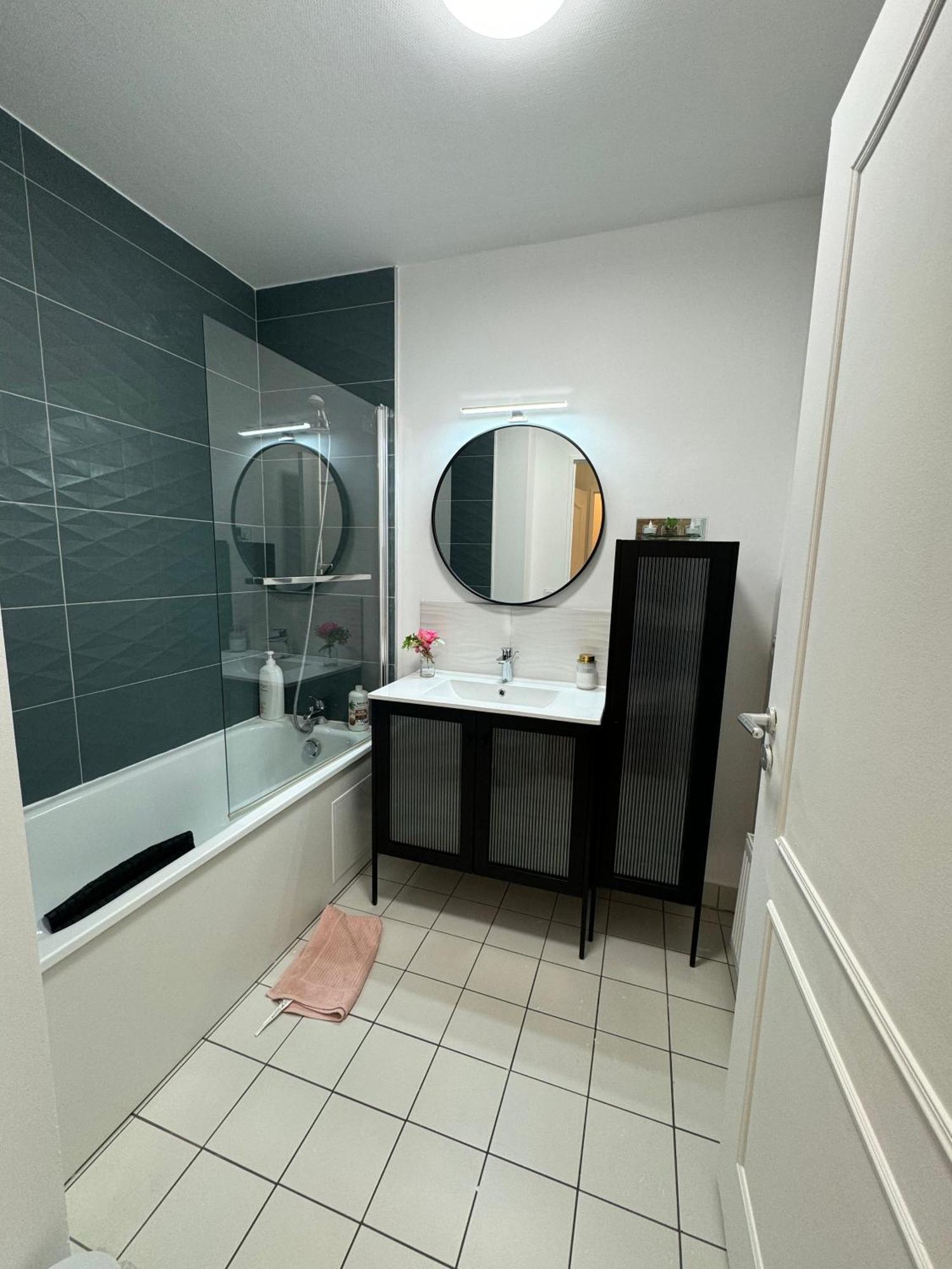Excellent Apartment For Familly Clichy Luaran gambar